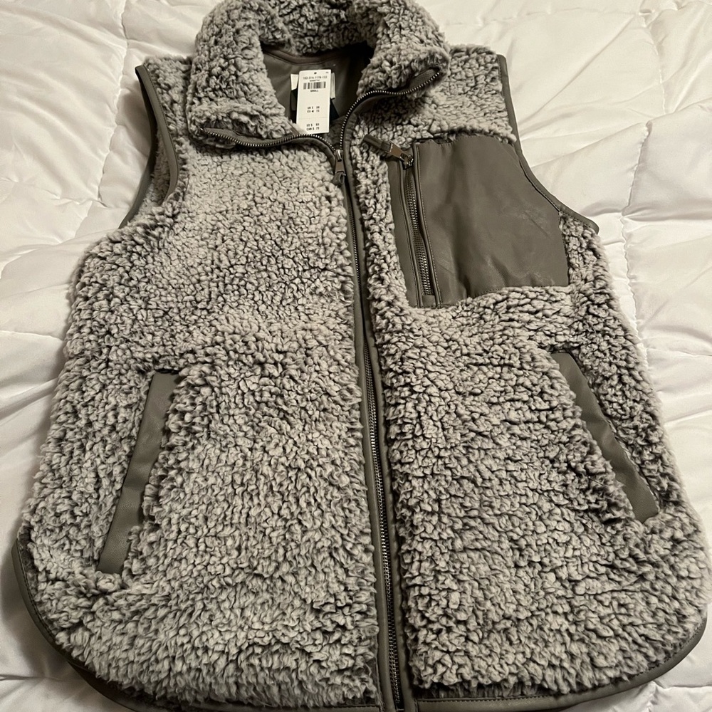 Abercrombie women’s cloud Sherpa vest